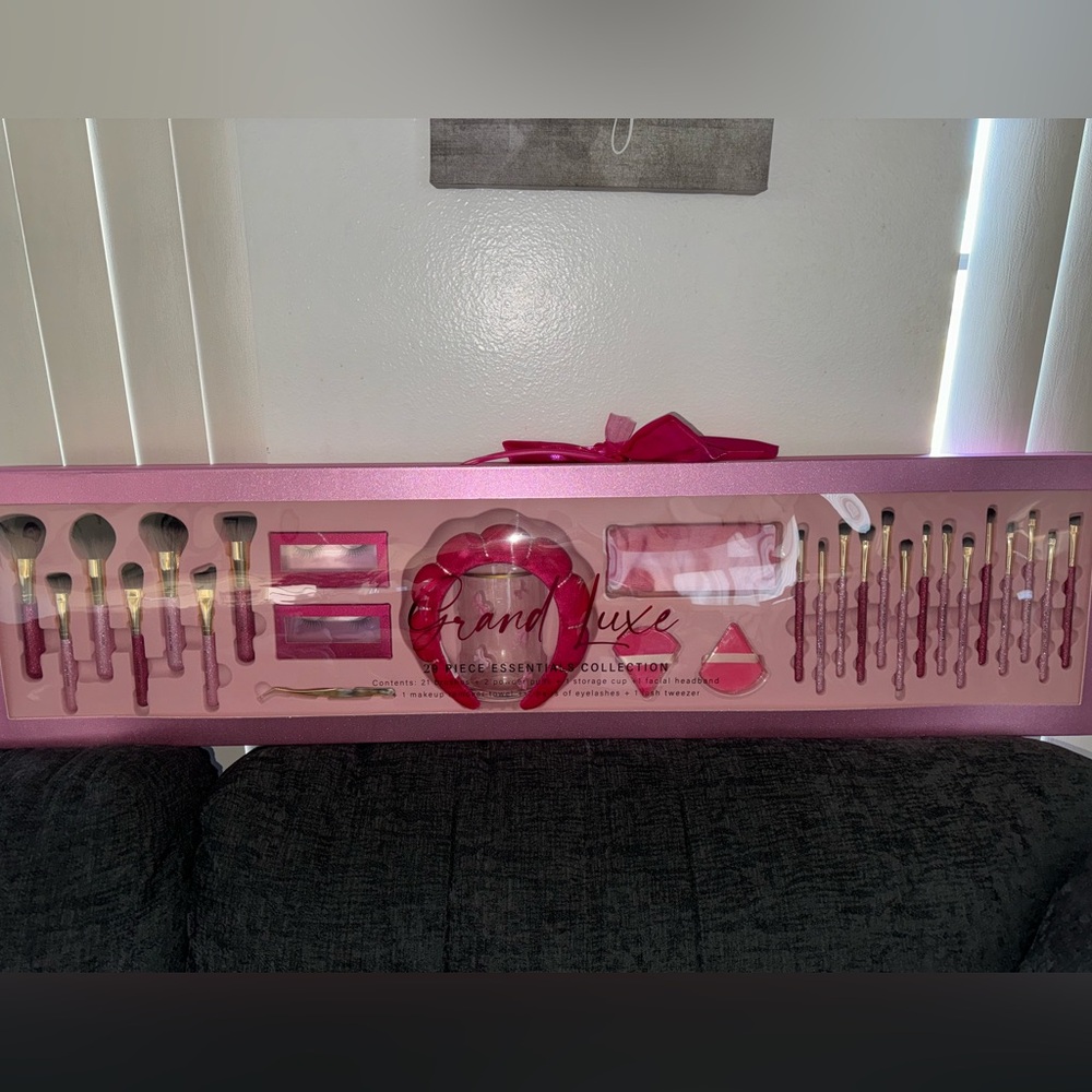 Grand Luxe / Glitz & Glam brush collection